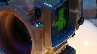 Los móviles más grandes no son compatibles con la réplica del Pip-Boy de Fallout 4