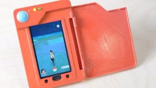 Pokémon Go: creata una custodia per smartphone a forma di Pokédex con batteria