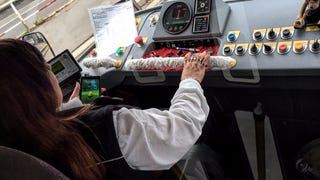 Řidiči tramvají hrají Pokémon Go za jízdy