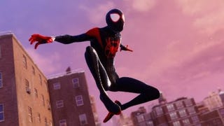 Spider-Man Miles Morales include lo stupendo costume Spider-Verse...con tanto di frame-rate originale