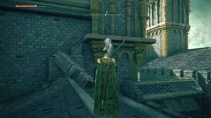 A knight stands next to a fallen pillar on the rooftops of Stormveil Castle in Elden Ring.