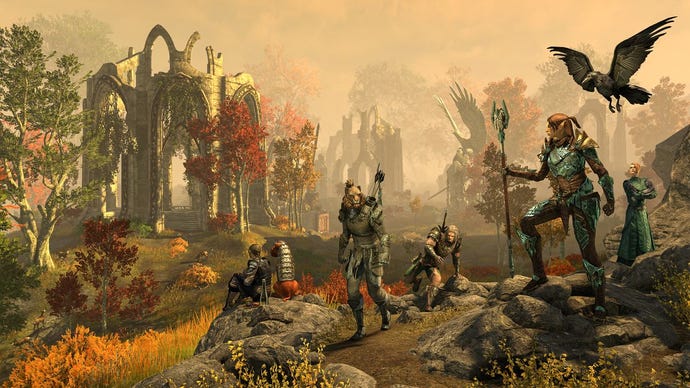Ein Screenshot des West Weald in Elder Scrolls Onoline, der zerstörte Burgen inmitten von Wäldern zeigt, wobei die Spieler rechts gruppiert sind