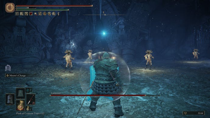Luchando contra el jefe Lamenter en Lamenter's Gaol en Elden Ring: Shadow of the Erdtree.