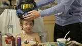 Bungie ayuda a sonreír a un niño después de un trasplante de hígado