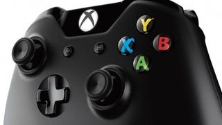 Kontroler Xbox One podłączymy także przez USB, by zaoszczędzić baterie