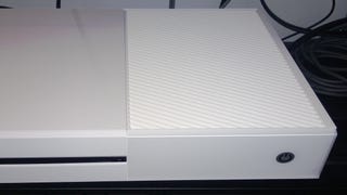 Foto de uma Xbox One branca aparece no Reddit