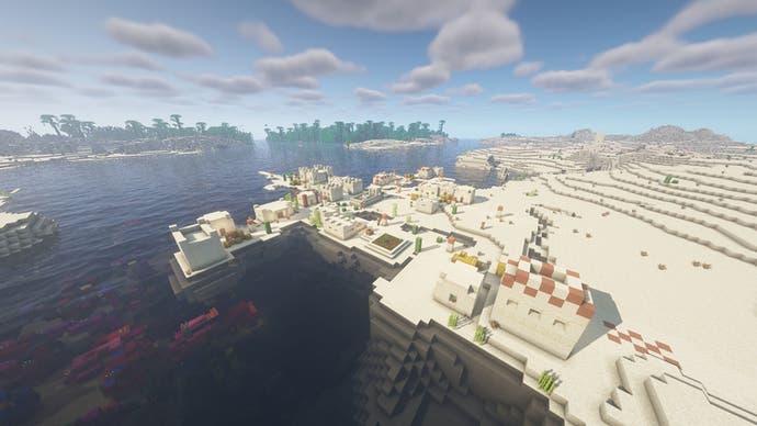 Ein Minecraft-Wüstenbiom mit einem Dorf im Vordergrund und Dschungel in der Ferne hinter dem Wasser.