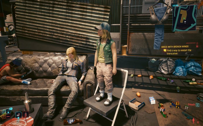 A child with a gun gives you tips in Cyberpunk 2077: Phantom Liberty.