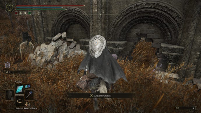 Un pequeño agujero en la pared conduce al interior del complejo Temple Town Ruin en Elden Ring: Shadow of the Erdtree.