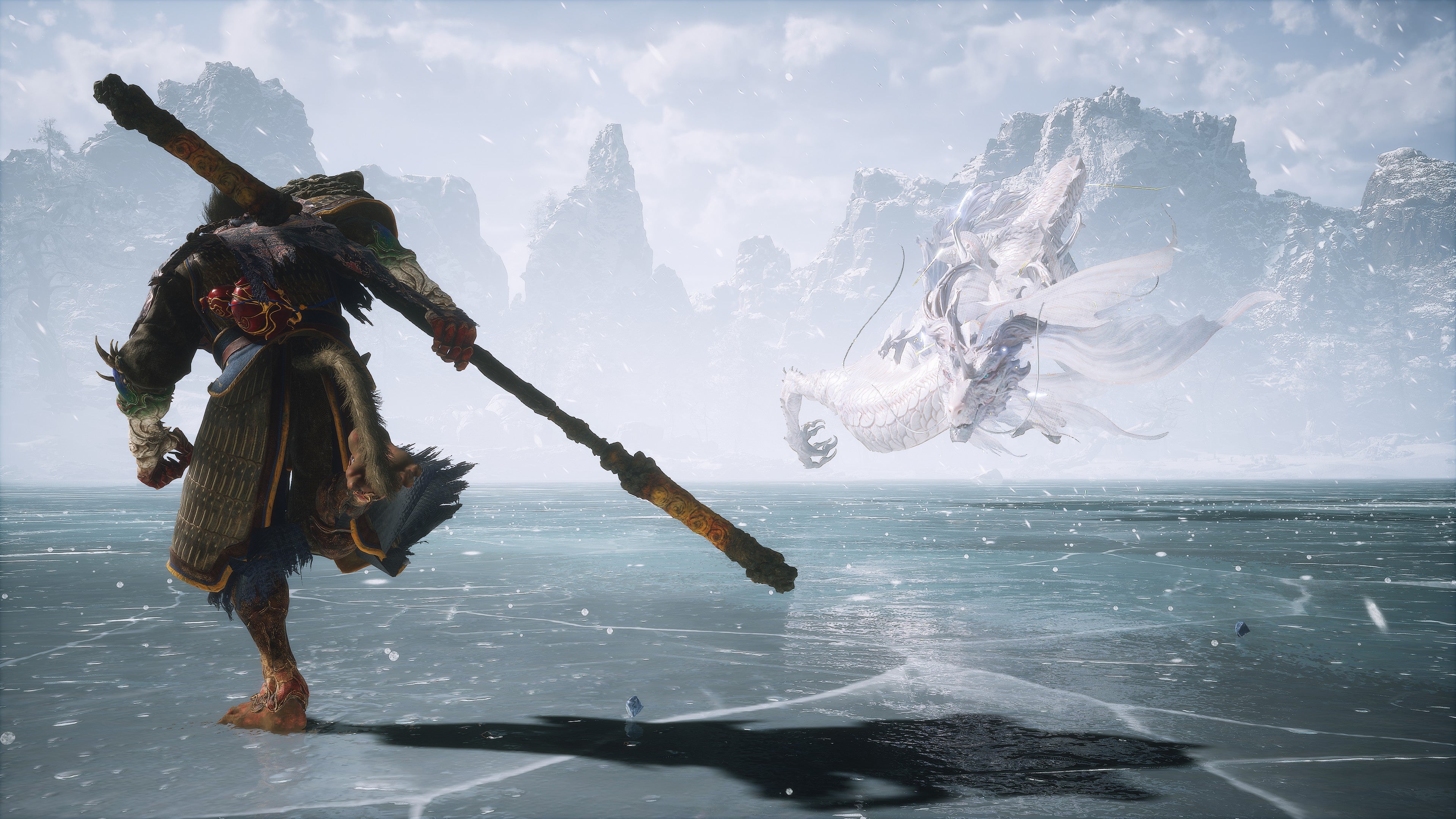 Воин-обезьяна бежит к белому дракону по ледяному озеру в «Черном мифе Укун».