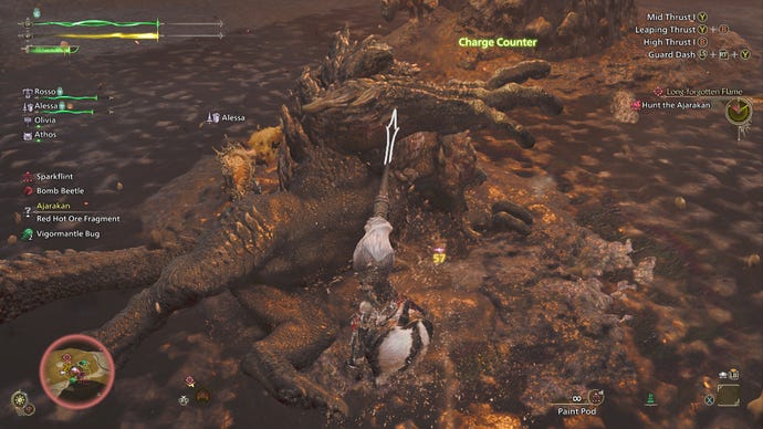 Un cazador golpea a un Ajarkan caído con una lanza en Monster Hunter Wilds.