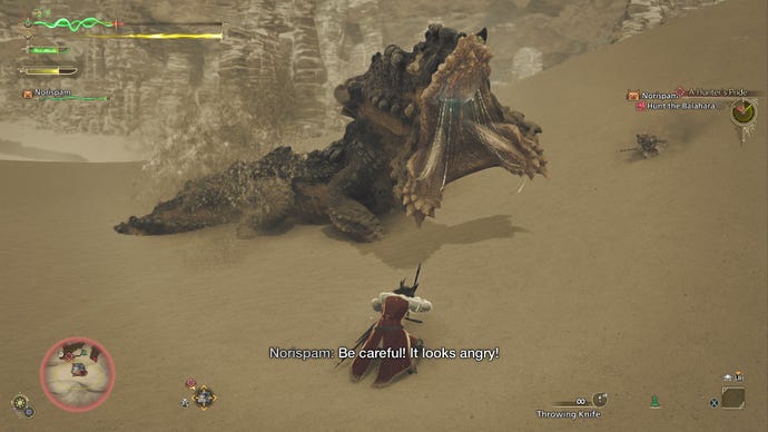 Un Balahara descubre su boca masiva (que en realidad es su punto débil) en un cazador en Monster Hunter Wilds.
