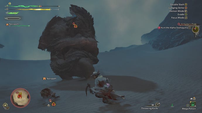 Un doshaguma lucha contra un Balahara enrollado alrededor de su cuerpo en Monster Hunter Wilds mientras un cazador mira.