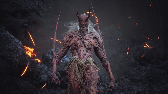 El Rey Yaksha del Mito Negro: Wukong está de pie con dos espadas intimidantes emergiendo de sus brazos, envueltas en brasas ardientes.