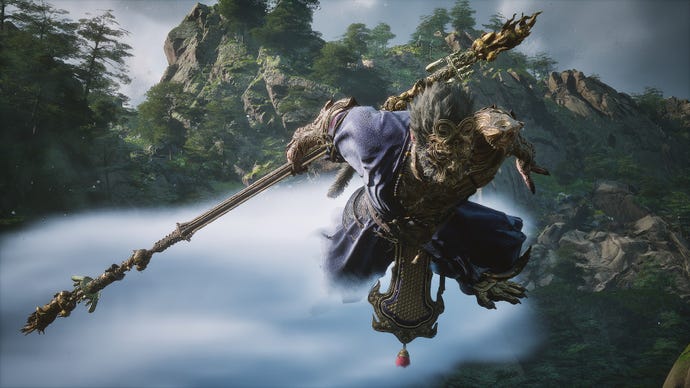 El Destinado cabalga sobre la Nube Voltereta a lo largo del Monte Huaguo en Black Myth: Capítulo 6 de Wukong.