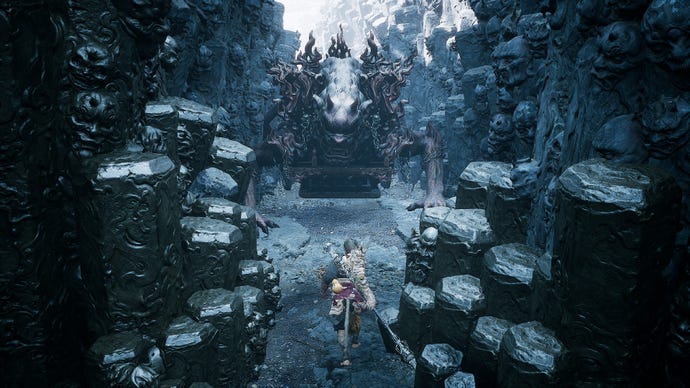 The Destined One stands in a very narrow corridor, fighting Gray-Bronze Cart in Black Myth: Wukong.