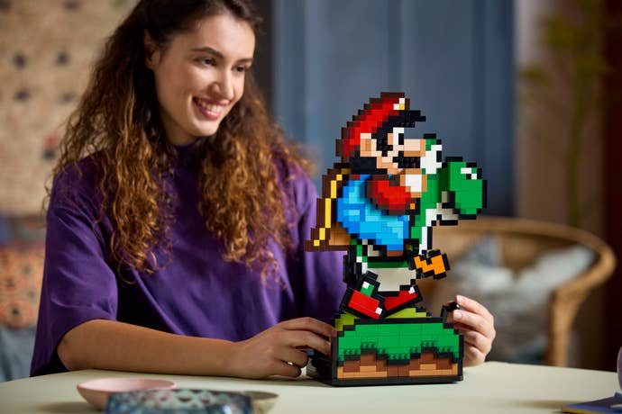A woman holds Mario & Yoshi 71438 set
