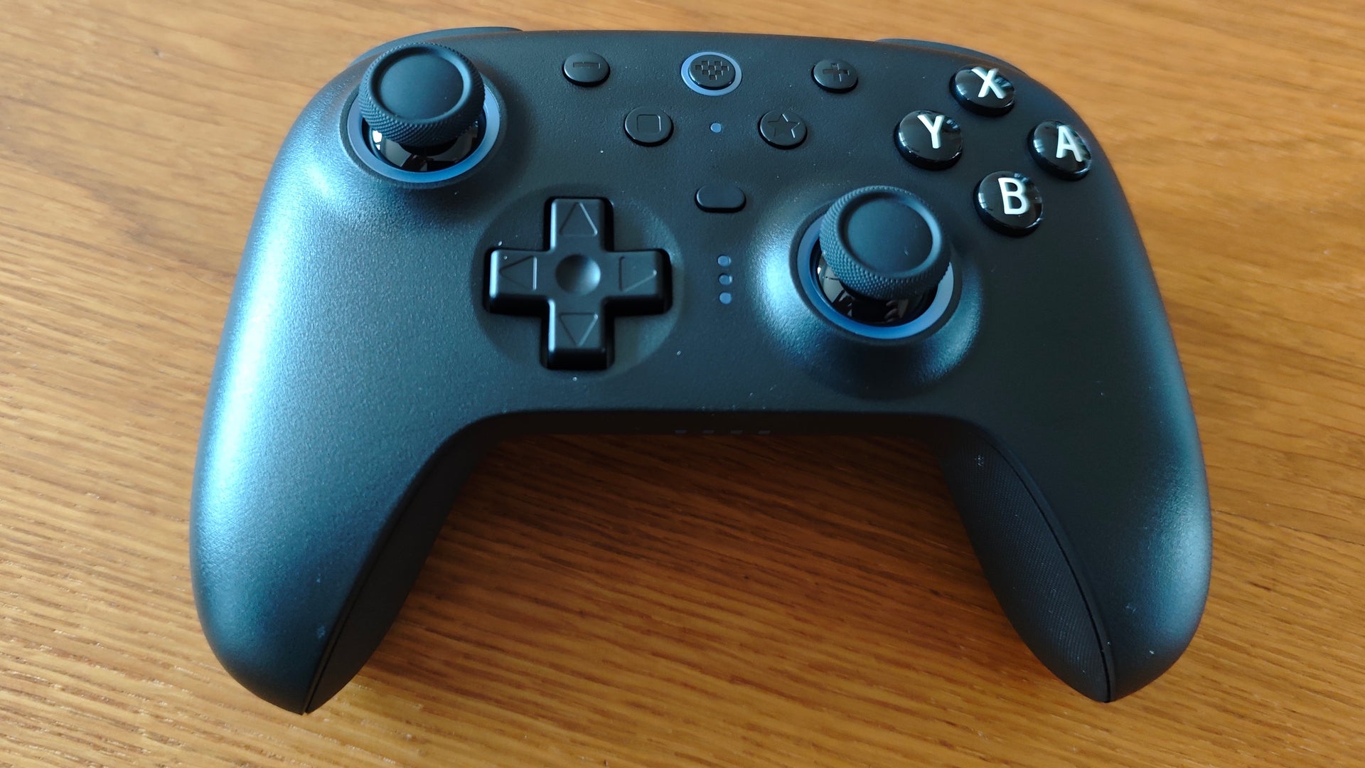 8BitDo Ultimate 2 Bluetooth Controller für Switch 2 und PC im Test - Präzision ohne Drift