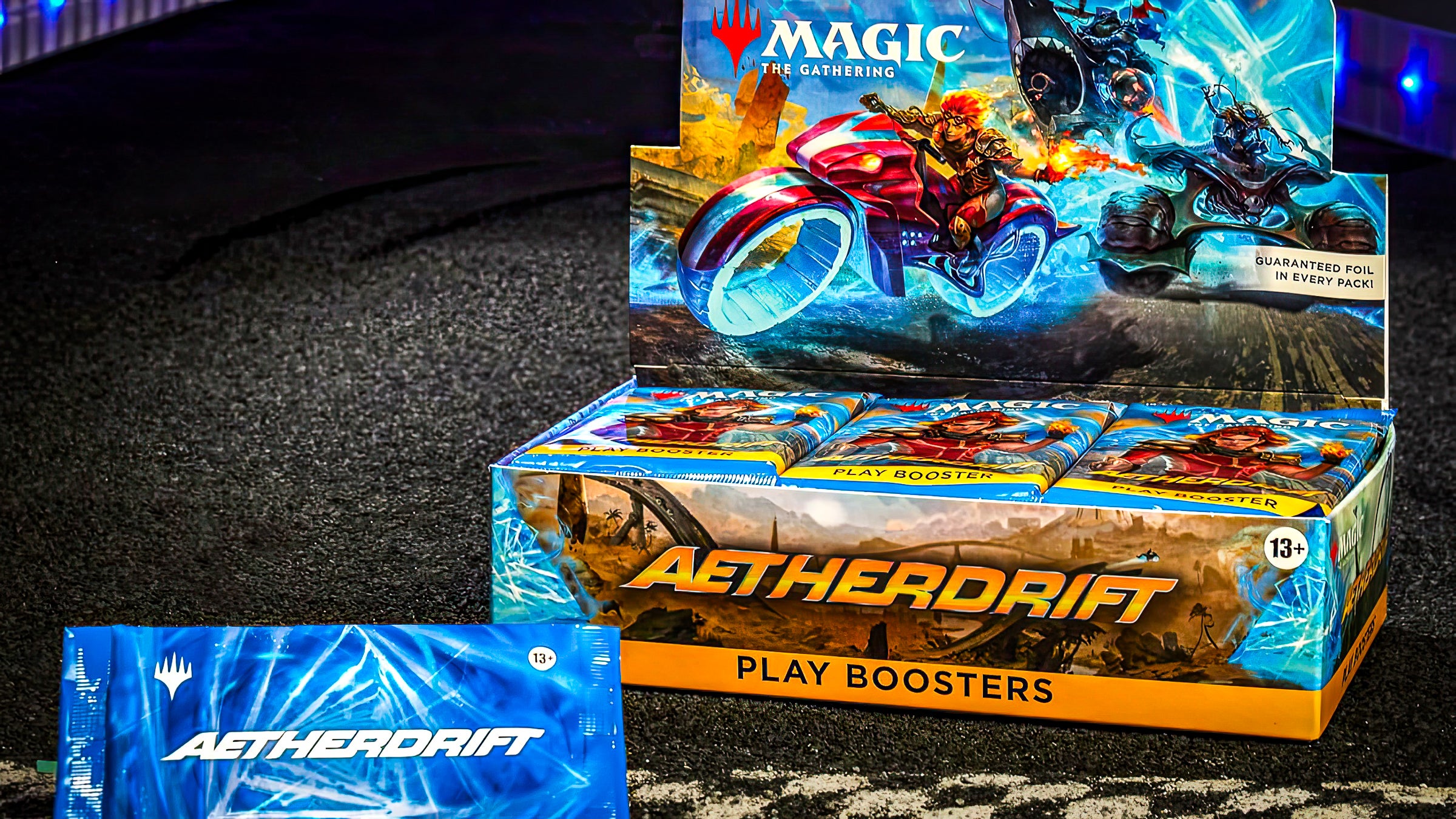 Gewinnt heute 2 Display-Packs für Magic: The Gathering Ätherdrift - Jagt diese nummerierten Ätherfunkenkarten!