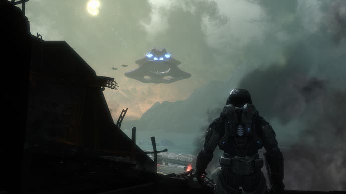 Un barco Covenant cuelga en el cielo mientras un Spartan observa en Halo: Reach