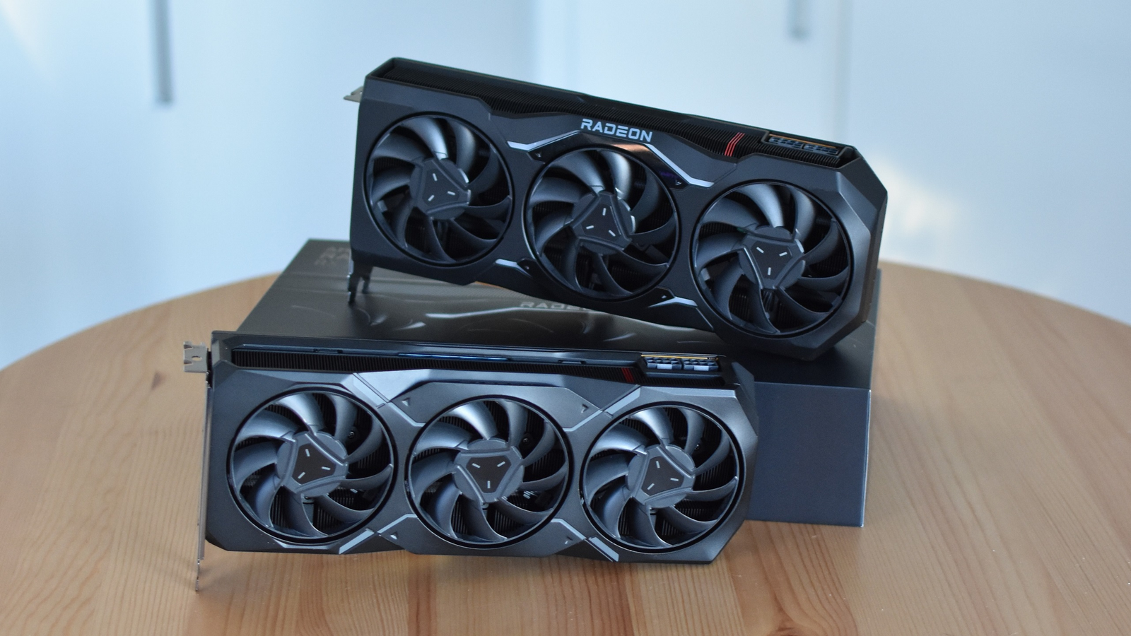 おトク】 AMD Radeon RX 7900 XTX review グラフィックボード おトク】 AMD Radeon RX 7900 XTX review グラフィックボード