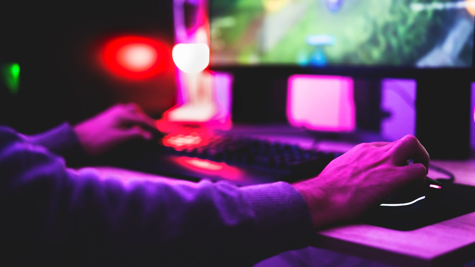 Close up of someone playing a PC game with mouse and keyboard