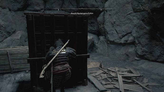 Yasuke pushing a block inside Azuchi Kyotanyama Kofun in Assassin's Creed Shadows.