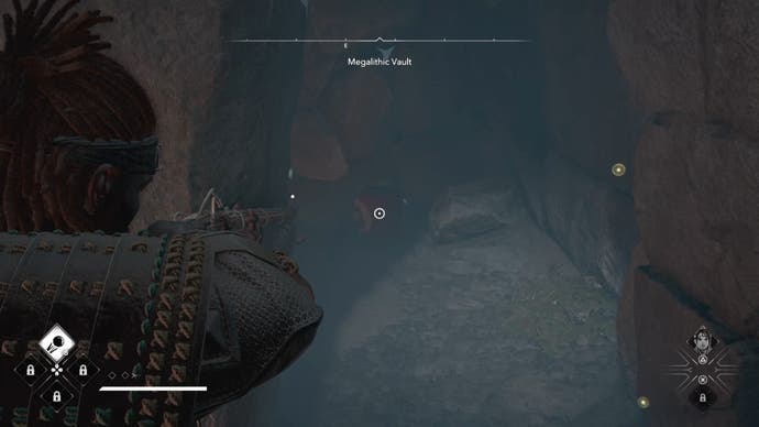Yasuke targeting his Teppo on a red pot inside the megalithic vault Kofun in the shadows of Creed of Assassin.