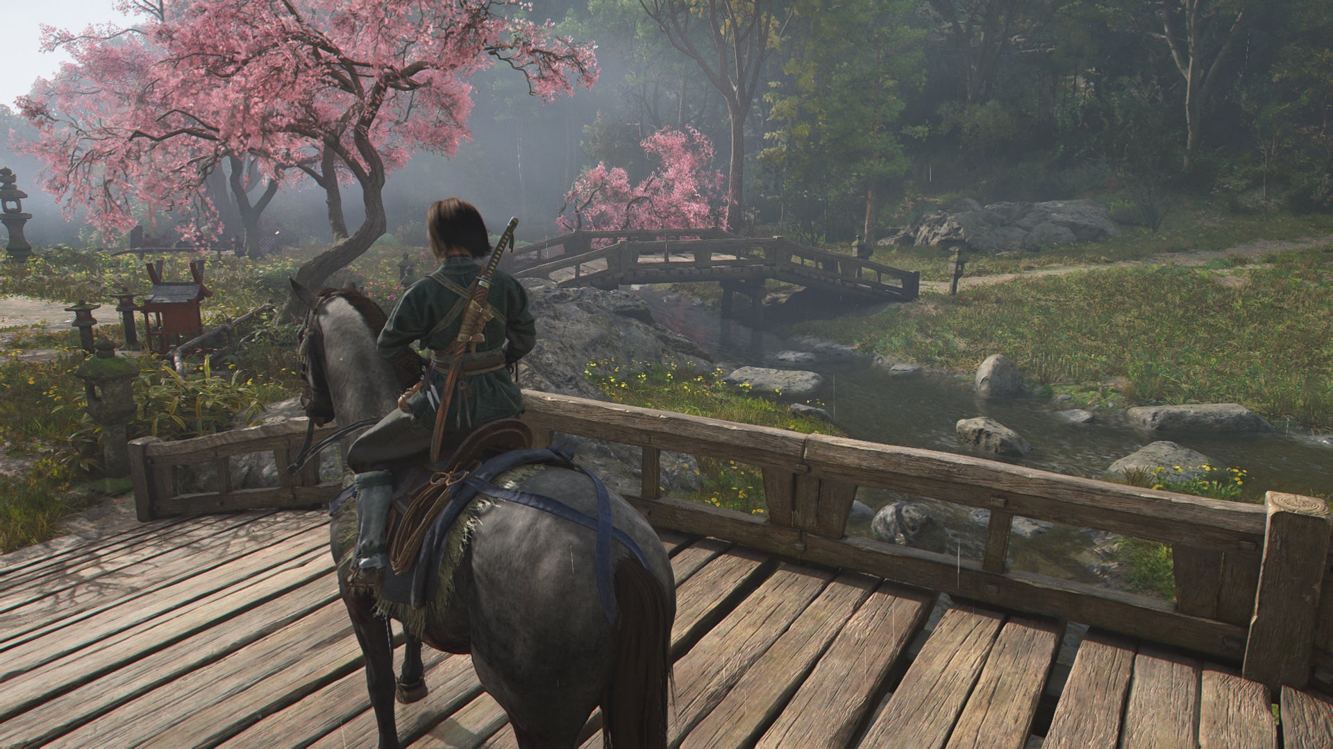Naoe sat atop her horse in Assassin's Creed Shadows, with graphics set to Ultra. - 6