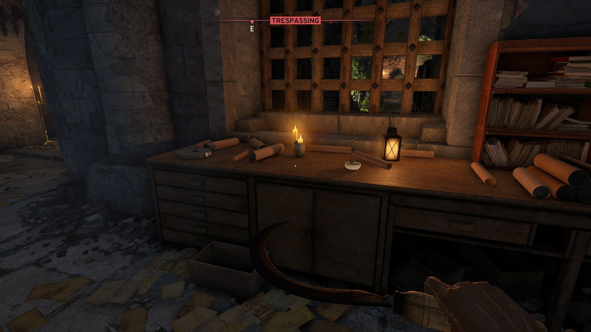 The player looks at a desk where the Strange Tonic Recipe and some spores can be found in the Castle Ruins in Atomfall - 6