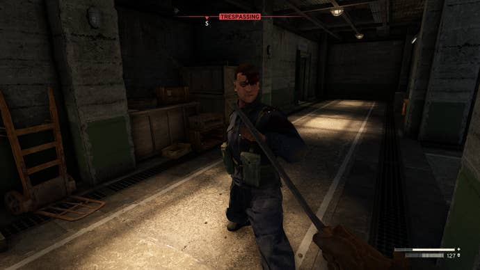 Fighting a soldier in melee combat in Atomfall.