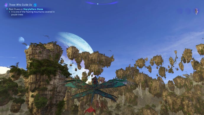 The player flies toward floating mountains in Avatar: Frontiers Of Pandora