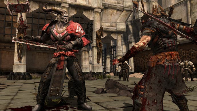 Makhluk bertanduk berbaju besi berhadapan dengan petarung lain di Dragon Age 2.