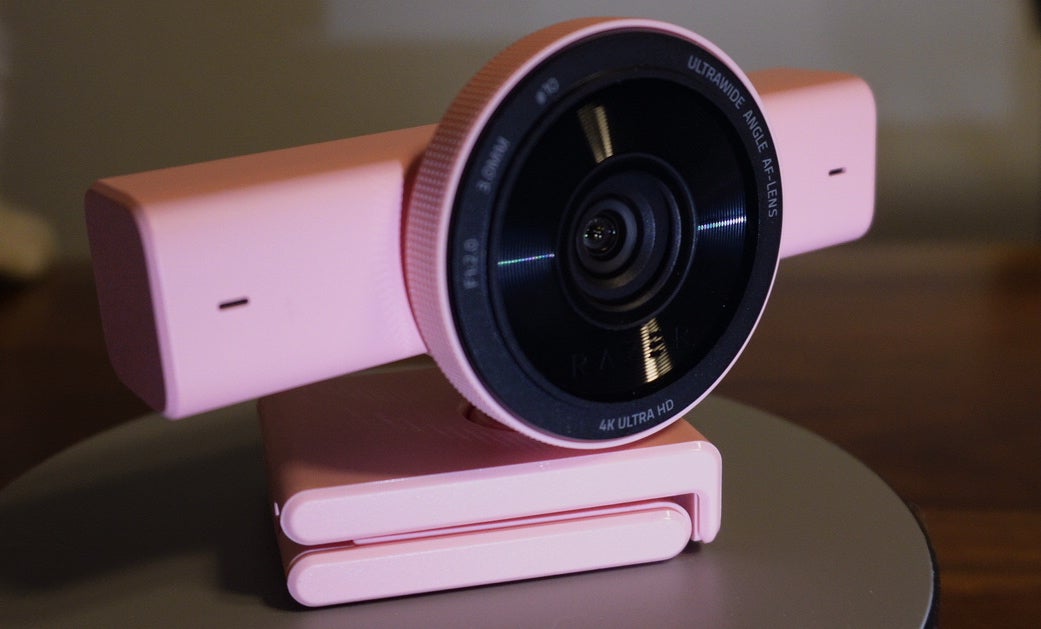 Razer Kiyo V2 im Test: Diese Allrounder-Webcam ist ein Traum in Rosa, ihr braucht aber zwei Programme dafür