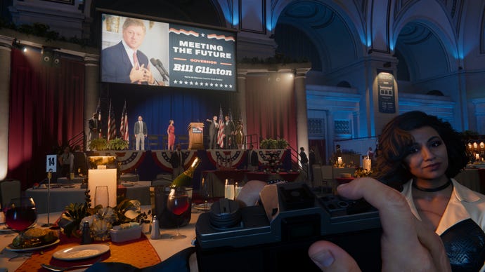 Mempersiapkan kamera mata-mata untuk mengambil beberapa foto di penggalangan dana Bill Clinton di Call of Duty: Black Ops 6.