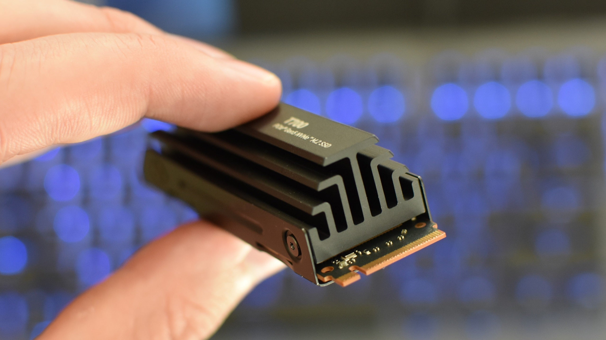 Crucial T700 review: an untethered, unaffordable PCIe 5.0 SSD