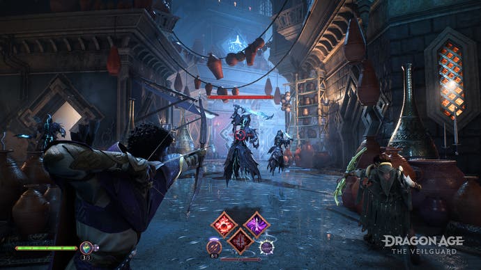 Screenshot von Dragon Age: The Veilguard, der einen Kampf in einer dunklen Seitengasse zeigt.