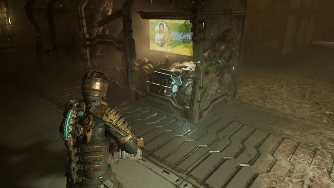 Isaac retrieves a Power Cell in the East Grow Chamber of Dead Space