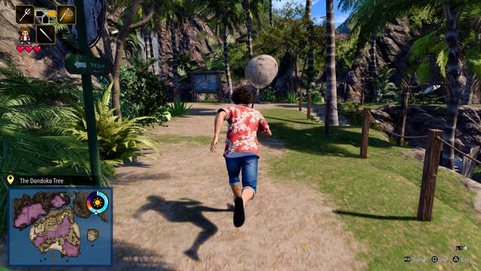 Ichiban sprints along a sandy pathway lined with palm trees on LAD: Infinite Wealth’s Dondoko Island.
