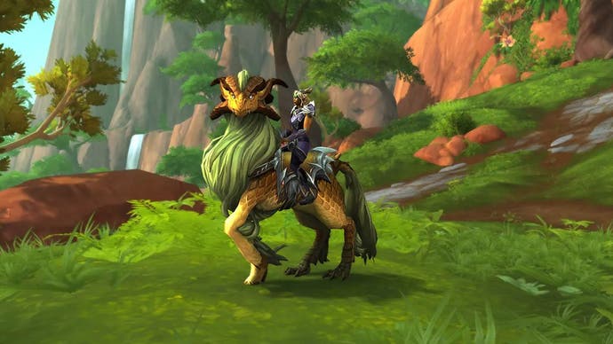 Um Dracthyr montado em World of Warcraft