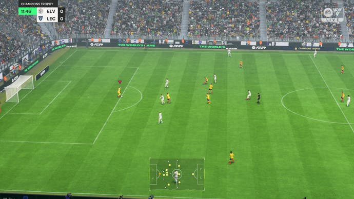 Eine Spielsituation aus EA Sports FC 24, die eine Mannschaft im Angriff und eine in der Verteidigung zeigt.