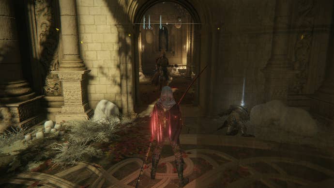 Le joueur fait face à un Chevalier Cleanrot qui s'approche de lui dans Elden Ring