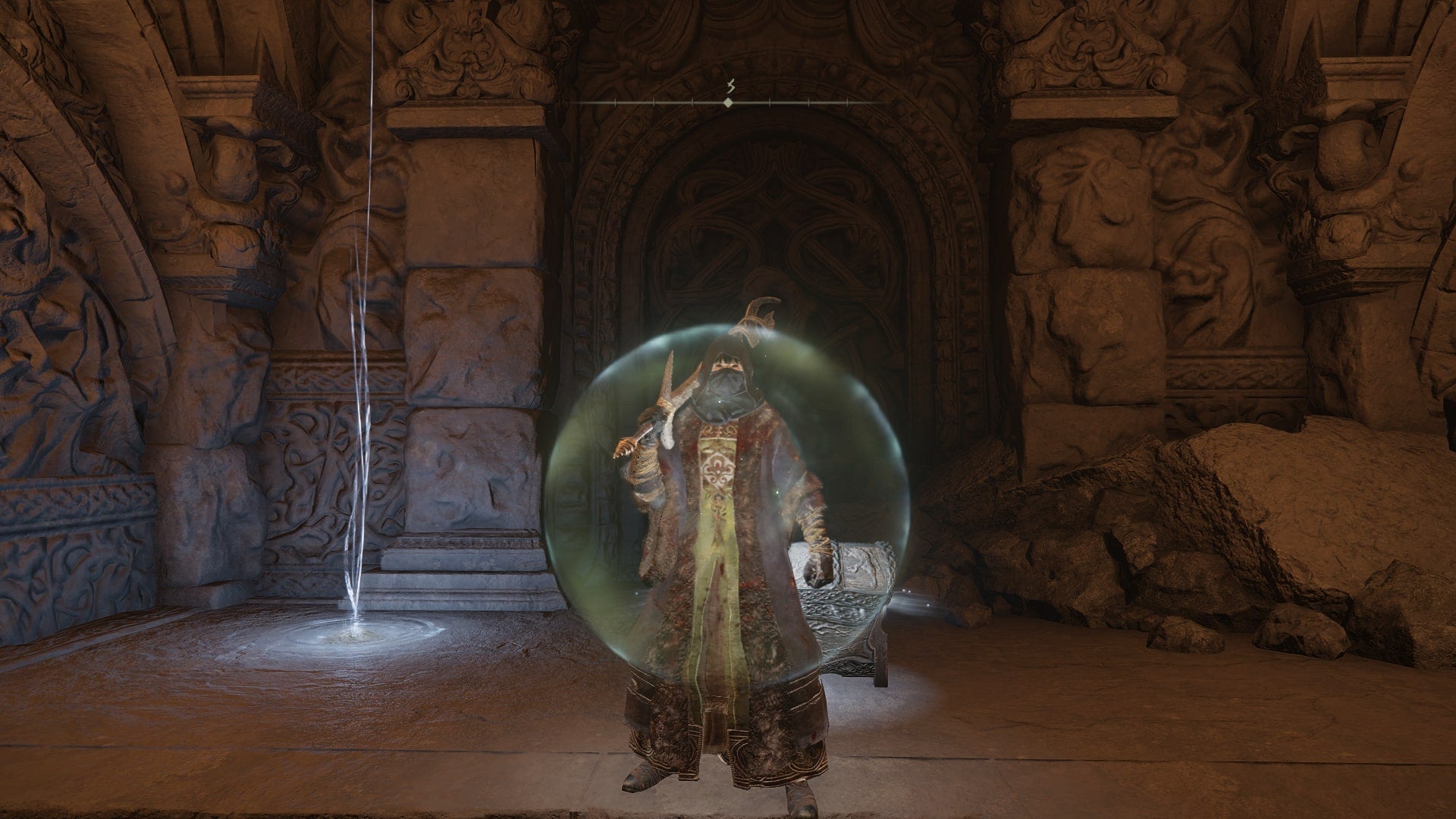 The player stands in the Divine Tower of Caelid while wielding the Godslayer&rsquo;s Greatsword in Elden Ring