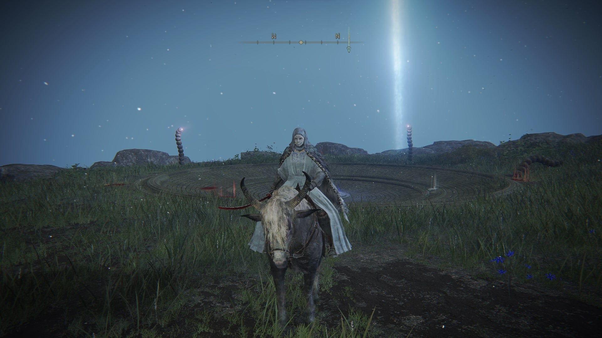 The player, on horseback, faces the entrance to the Ringleader's Evergaol in Elden Ring - 1