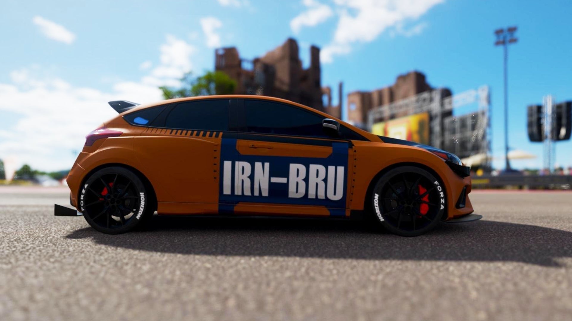 A car in Forza Horizon 4 with an Irn-Bru decal - 1