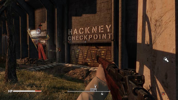 The player looks over at Hackney Checkpoint in Fallout 4 mod, Fallout London