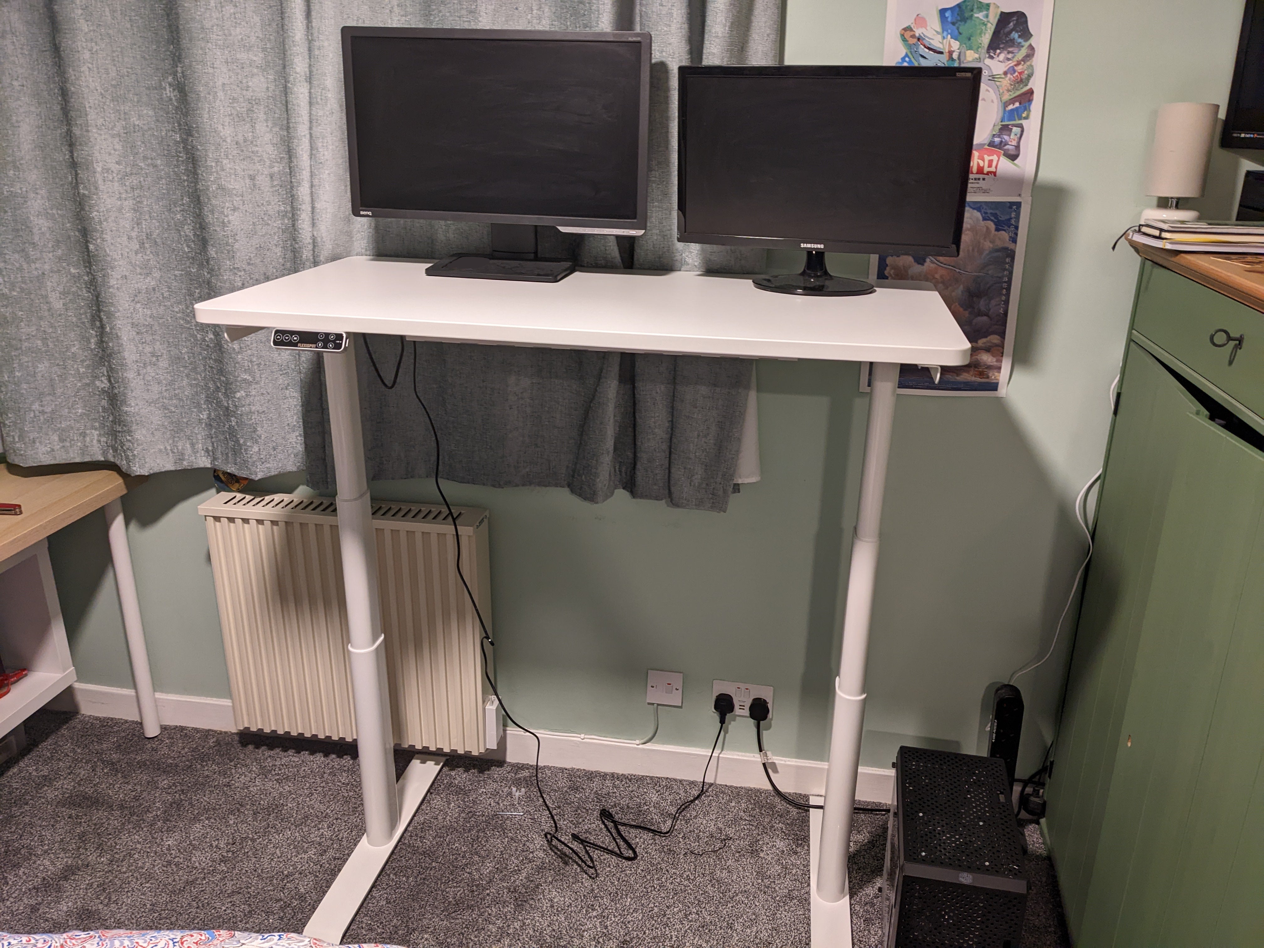 Here's why the FlexiSpot E8 adjustable desk is great for gaming