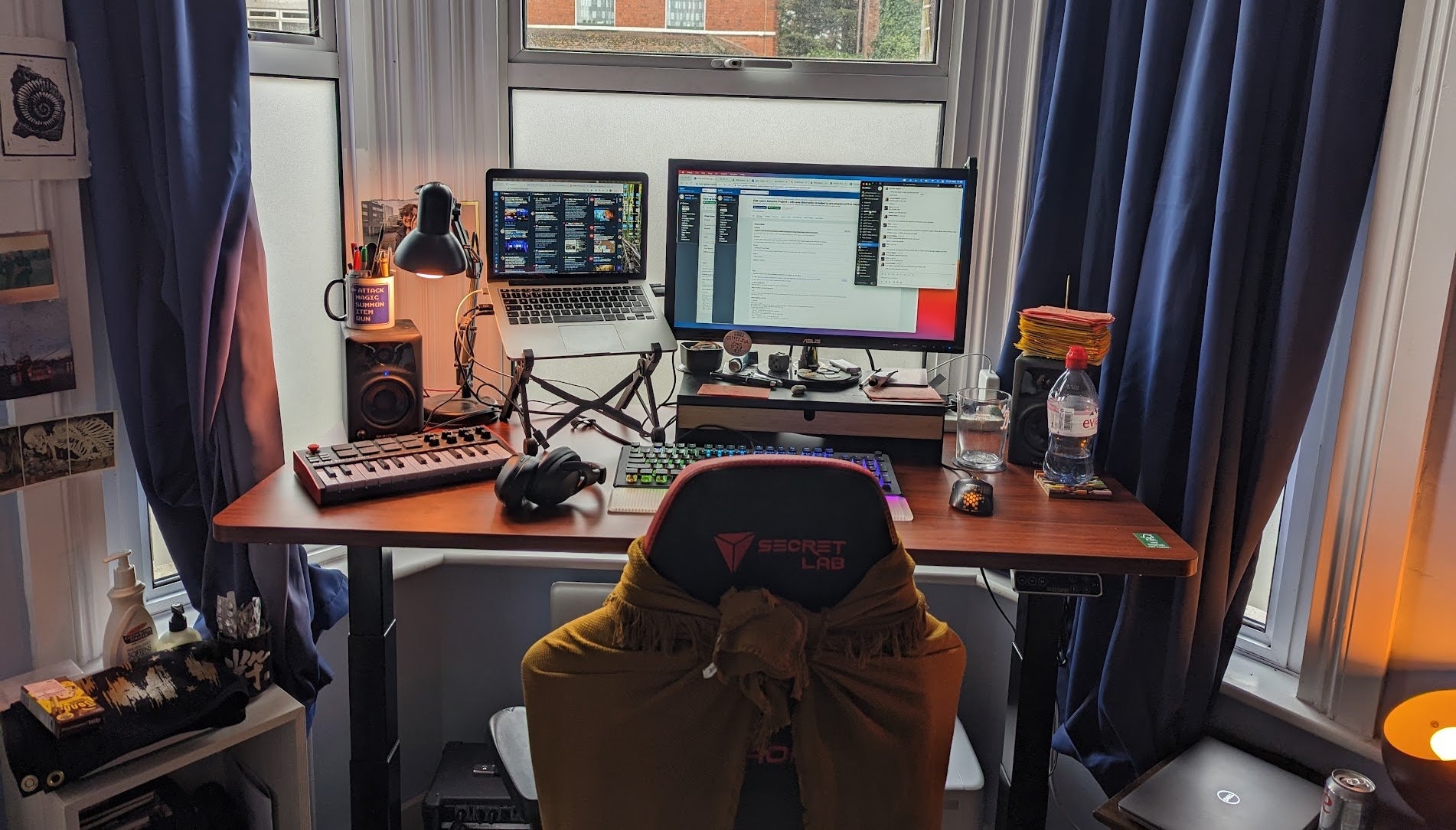 A standing desk made me better at gaming - 3