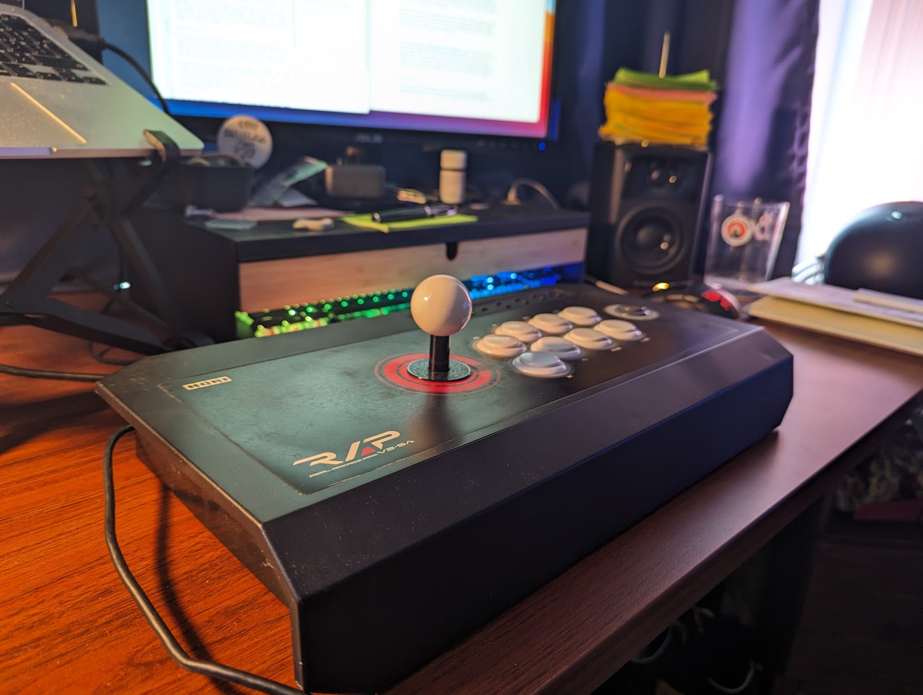 A standing desk made me better at gaming - 4