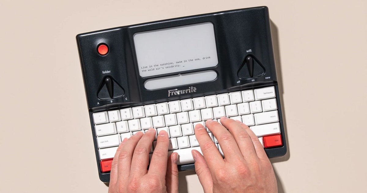 אני מחכה בסבלנות שמישהו ינהל את דום על אחת ממכונות הכתיבה הדיגיטליות המופרזות האלה אני מחכה בסבלנות שמישהו ינהל את דום על אחת ממכונות הכתיבה הדיגיטליות המופרזות האלה